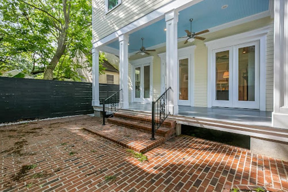 Slide of Castillo Builders