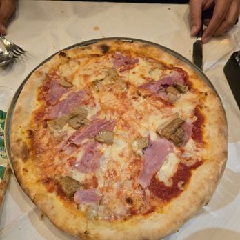 La Piazza - Ham an mushroom pizza - Venetian Near Me - Venezia, VE
