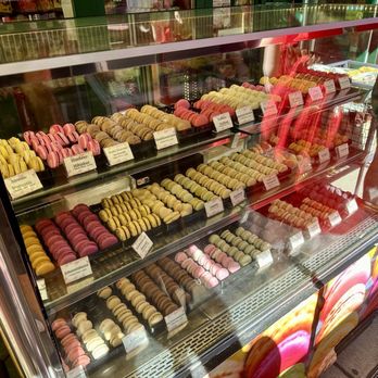 Naschmarkt - Macaroons  9/2024 - Public Markets Near Me - Vienna, 9