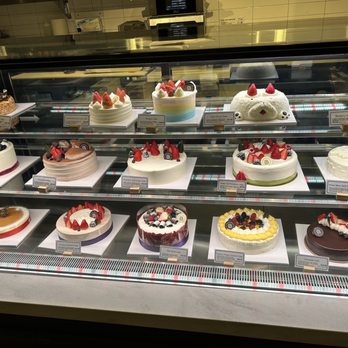 Paris Baguette - Pastry case - Bakeries Near Me - Cincinnati, Ohio Paris Baguette - Pastry case - Bakeries Near Me - Cincinnati, Ohio