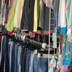 Oodles Consignment Boutique - Big girls up to size 16.