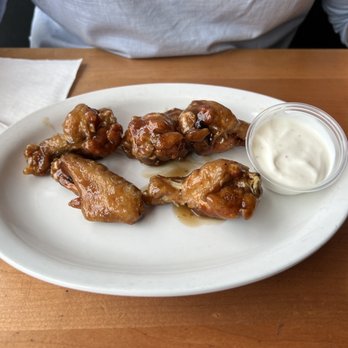 Legends Tavern - Honey garlic 5 wings - Sports Bars Near Me - St Thomas, Ontario