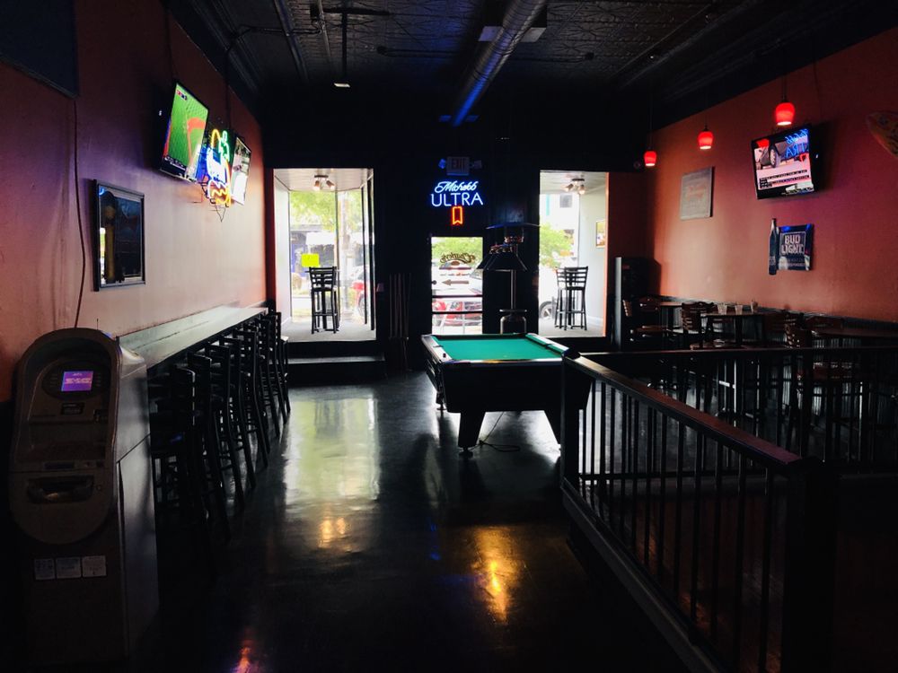Charley's Pub Image