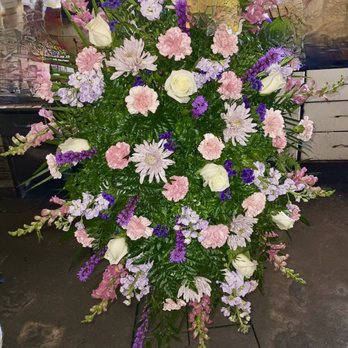 Bob Farr's Florist - Standing spray for a woman's funeral - Florists Near Me - Detroit, Michigan Bob Farr's Florist - Standing spray for a woman's funeral - Florists Near Me - Detroit, Michigan