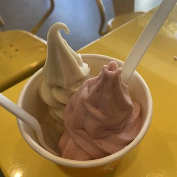 Magpies Softserve - Ice Cream & Frozen Yogurt Near Me - Los Angeles, California Magpies Softserve - Ice Cream & Frozen Yogurt Near Me - Los Angeles, California