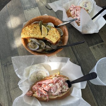 DJ's Clam Shack - Lobster rolls and clams - Seafood Near Me - Key West, Florida