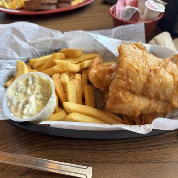 White Tail Resort - Fish basket - American Near Me - Moran, Michigan