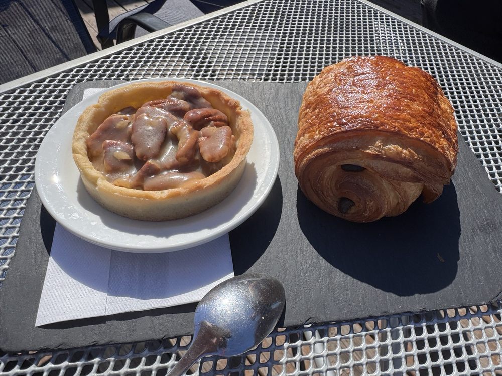 Adorable Chocolat Logo