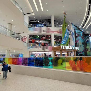 IT'SUGAR - Storefront - Candy Stores Near Me - East Rutherford, New Jersey