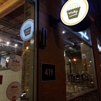Molly's Cupcakes - Front signage - Cupcakes Near Me - Chicago, Illinois