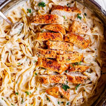Cafeteria Miami - a pan of chicken alfredo with noodles - Cafeteria Near Me - Miami, Florida Cafeteria Miami - a pan of chicken alfredo with noodles - Cafeteria Near Me - Miami, Florida