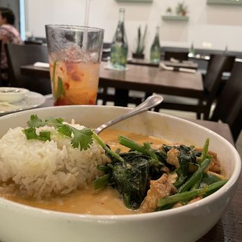 Aubergine Cafe - Red curry - Thai Near Me - St Louis, Missouri