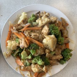 Black Creek Cafe - Deluxe hamburger and chicken stir fry special