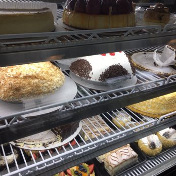 Lincoln Diner - Dessert case upon entering - Diners Near Me - Gettysburg, Pennsylvania Lincoln Diner - Dessert case upon entering - Diners Near Me - Gettysburg, Pennsylvania