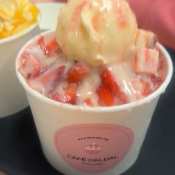 Cafe Daldal - Strawberry Dream - Desserts Near Me - Fresno, California Cafe Daldal - Strawberry Dream - Desserts Near Me - Fresno, California