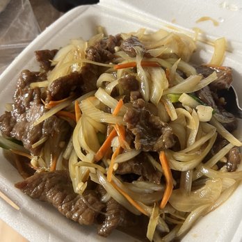 Chen's Restaurant - Tasteless, watery, mostly onions, this isn't the ginger beef that is advertised on the menu. Watery onion beef is this dish for $14.25. - Chinese Near Me - Long Beach, Washington