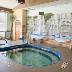 Comfort Inn Sandusky - Hot tub
