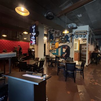 Incline on 9th - Cocktail Bars Near Me - Kansas City, Missouri