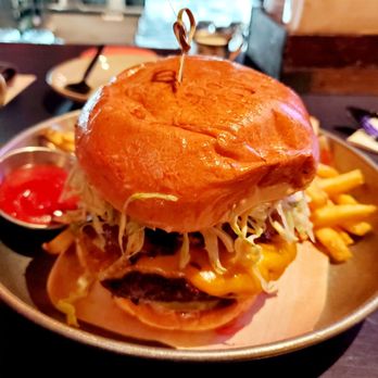 Tavern on Meridian - American Near Me - Irving, Texas