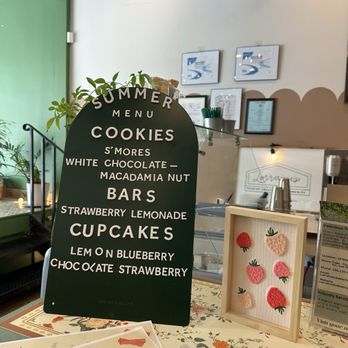 Lorraine’s Bake Shop - Cute decorations - Bakeries Near Me - Montgomery, Alabama