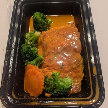 Mai Thai Restaurant - Chu-Chi Salmon - Thai Near Me - Austin, Texas