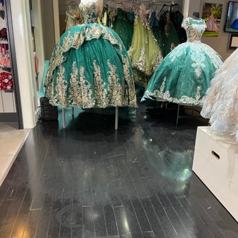 La Quinceanera - Quinceañera dress - Bridal Near Me - Santa Ana, California La Quinceanera - Quinceañera dress - Bridal Near Me - Santa Ana, California