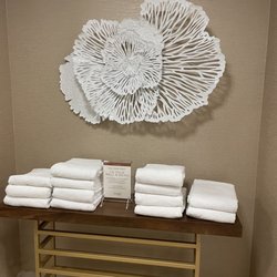 Plenty of towels and lots of artwork