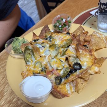 Oscar's Pub & Grill - Seven Layer Cheese Nachos - New American Near Me - Milwaukee, Wisconsin