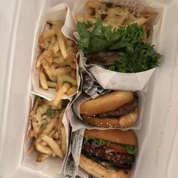Super Duper Burgers - Garlic fries, veggie truffle burger, truffle burger combo and veggie burger - Burgers Near Me - Daly City, California Super Duper Burgers - Garlic fries, veggie truffle burger, truffle burger combo and veggie burger - Burgers Near Me - Daly City, California