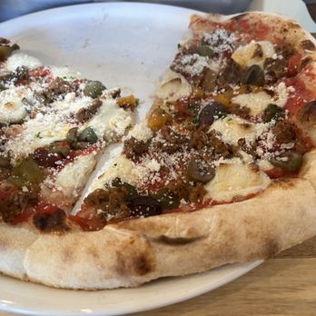 Lilla - Sausage and peppers pizza - Vegan Near Me - Portland, Oregon Lilla - Sausage and peppers pizza - Vegan Near Me - Portland, Oregon