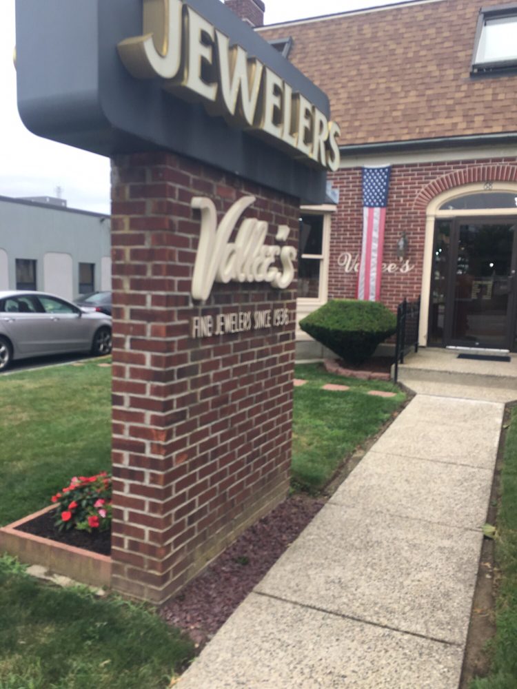 VALLEE R R JEWELERS INC Updated August 2024 14 Reviews 68 Main St