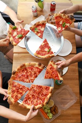 Lo Mo Pizzeria by null