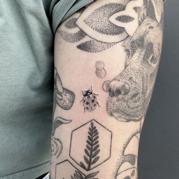 Glitterpoop Studios - Tattoo by Dani (inkin.dots) - Tattoo Near Me - Miami, Florida