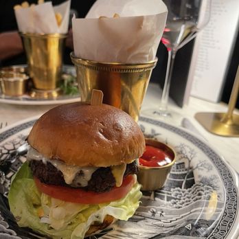 1928 Beacon Hill - 1928 Burger - American Near Me - Boston, Massachusetts