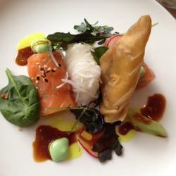 WijnSpijs - Restaurant Volt: marinated salmon with prawn pangsit, wakame & wasabi mayonnaise