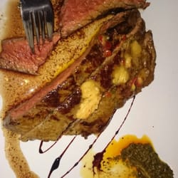 Clocks - Halbes Flank Steak vom irischen Rind mit Chillibutter und Wedges. Sehr geil!