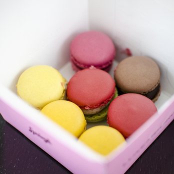 Sprüngli - Assorted luxemburgerli - Bakeries Near Me
