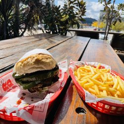 Brodburger - Vegetarian burger with aioli & grilled vegetables and a large fries.