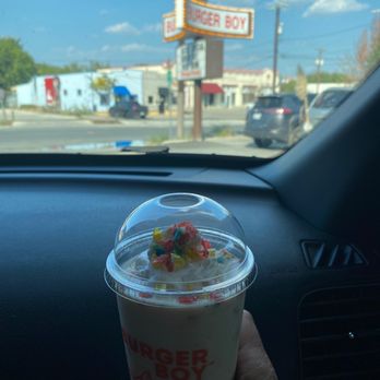 Burger Boy - Fruit pebbles shake. (Perfect if your lactose intolerant). Cows milk made - Burgers Near Me - San Antonio, Texas