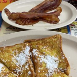 Dumplins Y Amigos - French toast and bacon