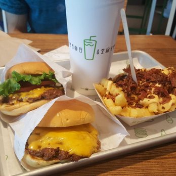 Shake Shack River North - Burgers Near Me - Chicago, Illinois Shake Shack River North - Burgers Near Me - Chicago, Illinois