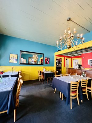 Le Petit Triangle Cafe by null