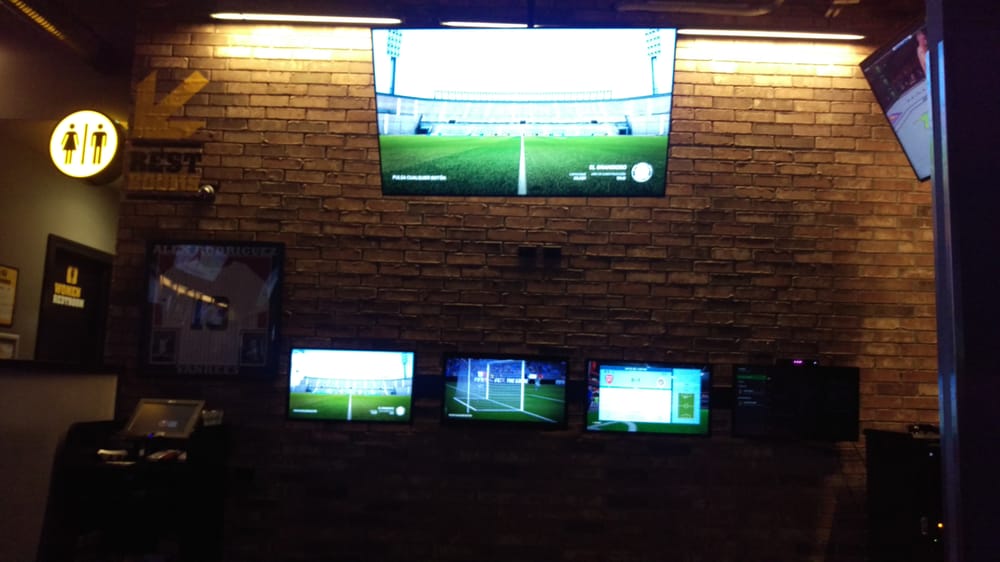 BUFFALO WILD WINGS Updated September 2024 12 Reviews Blvd