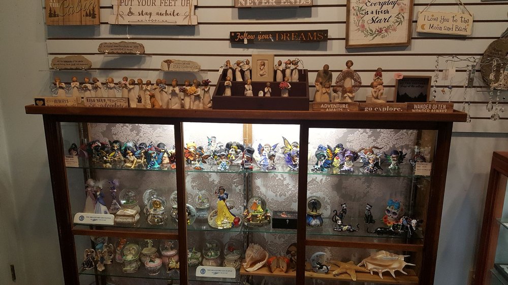 SALMONBERRY’S EMPORIUM Updated September 2024 5440 Argyle Street