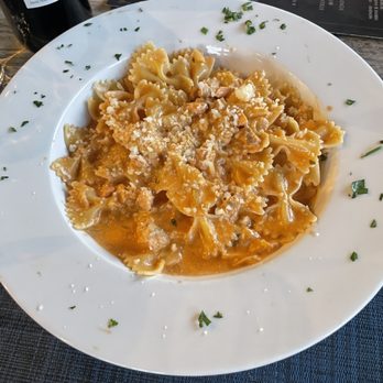 Tony’s Open Kitchen by Scotto - Farfalle al Salmone - Pizza Near Me - Cranbury, New Jersey