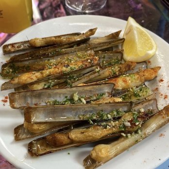 Mercado de Atarazanas - razor clams - Farmers Market Near Me - Málaga, Massachusetts Mercado de Atarazanas - razor clams - Farmers Market Near Me - Málaga, Massachusetts
