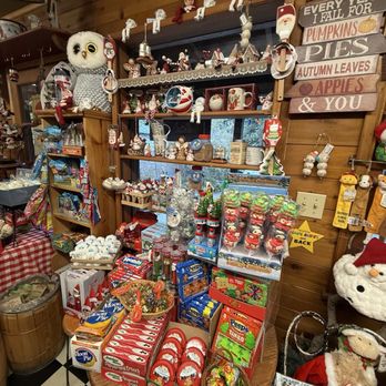 Applewood Court - Candy Stores Near Me - Wrightwood, California