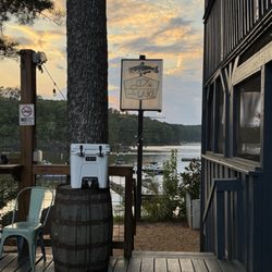 J.D.'s on the Lake - Patio area