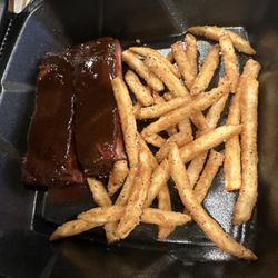 Brothers Meethouse - Pork ribs and fries