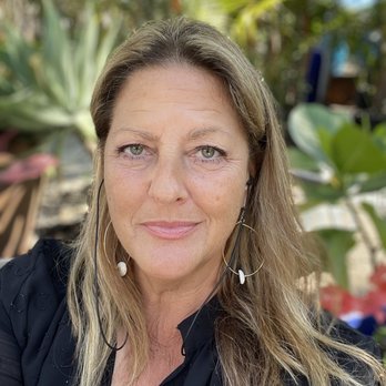 Maui Bling by Deneen - Owner/Designer, Deneen! - Accessories Near Me Maui Bling by Deneen - Owner/Designer, Deneen! - Accessories Near Me